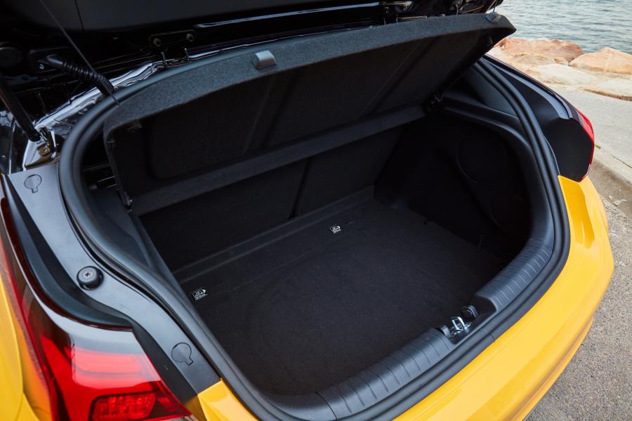 Багажник Hyundai Veloster Turbo Premium 2019 года  (AU) (фото 38 из 41)
